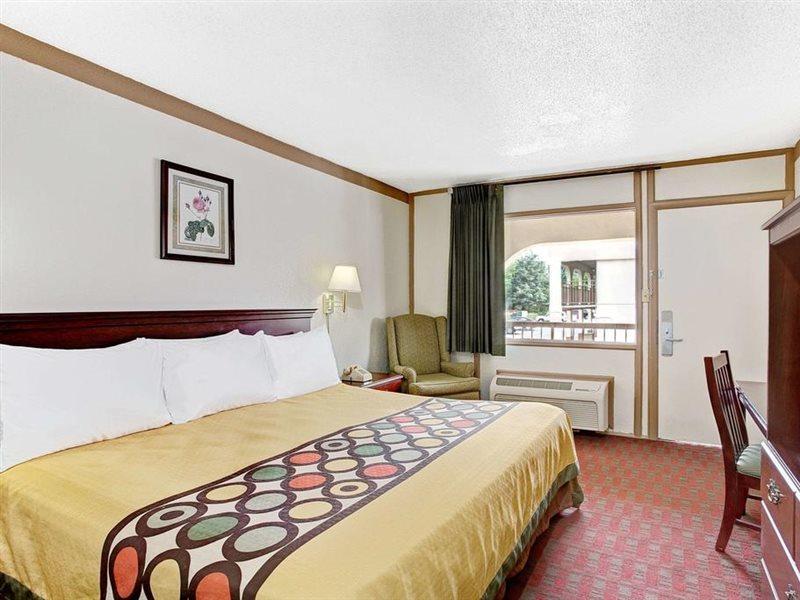 Super 8 By Wyndham Williamsburg/Historic Area Hotel Eksteriør billede